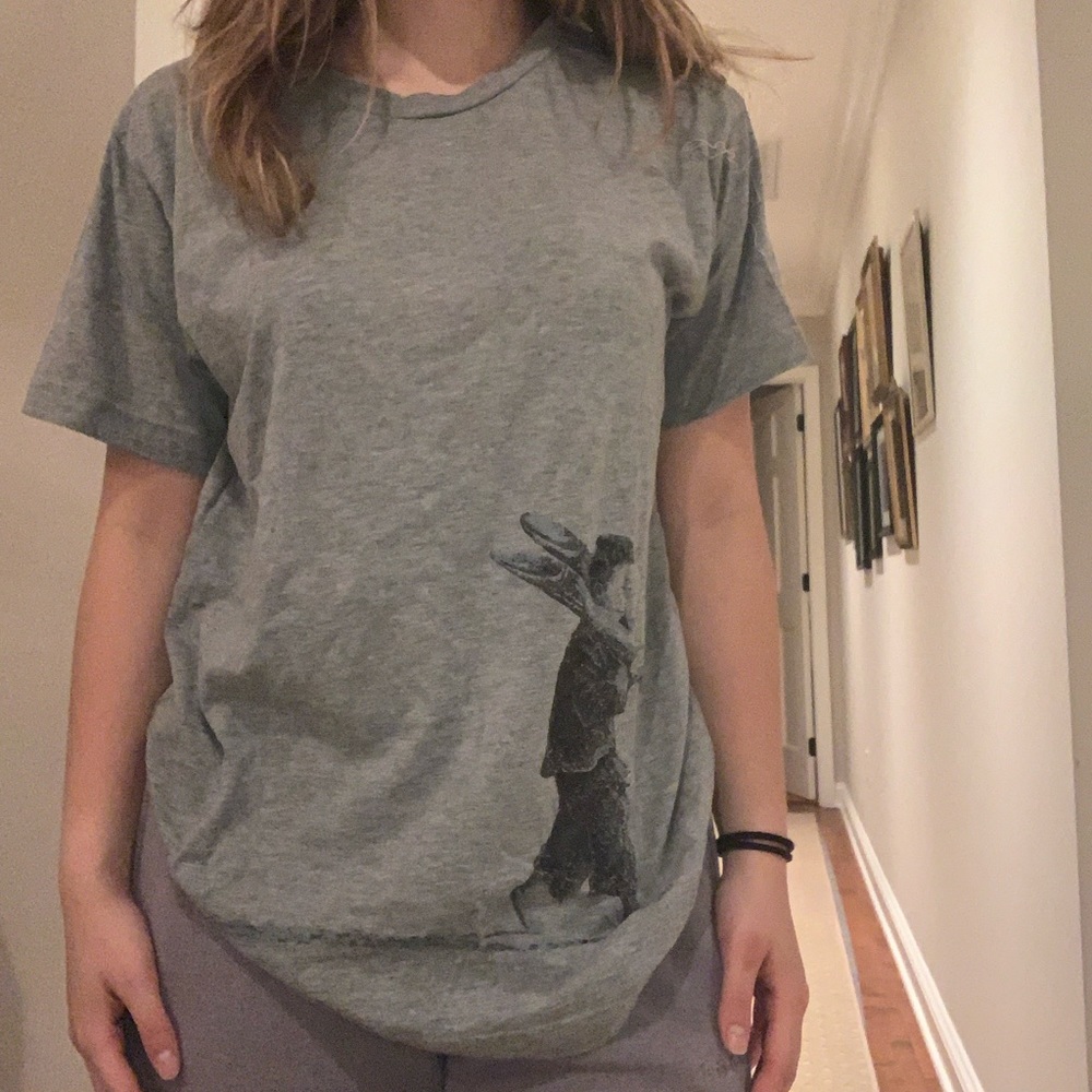 US L unisex fns gray tee with figure
